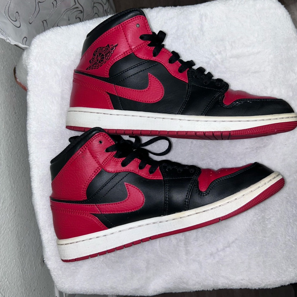 Nike Air Jordan 1 Mid Banned 2020 Men snickers Red and black size 10 - Picture 11 of 14
